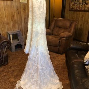 Oleg Cassini Dresses - oleg cassini wedding dress size 8 Oleg Cassini Dresses - oleg cassini wedding dress size 8